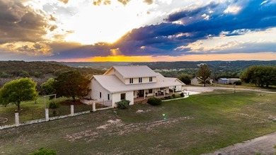 Just under 4,000 sq ft of refined luxury, this 4 bed, 3 full + 2 - photo 40