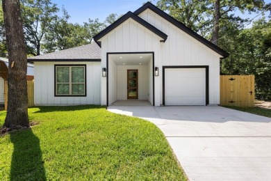 Lake Home For Sale in Log Cabin, Texas