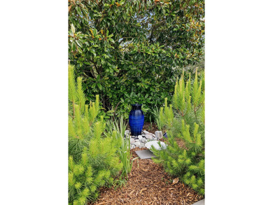 Built by original owners with a 8ft. concrete privacy wall, new - photo 48