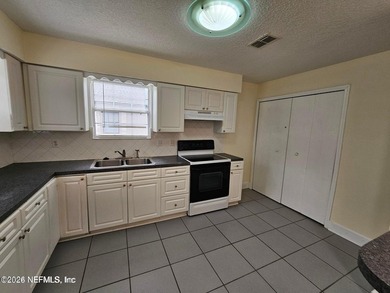 Rare opportunity in South San Marco, enjoy the privacy of a - photo 6