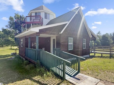 One-of-a-kind country retreat on 2.11 scenic acres! This unique - photo 4