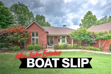 BOAT SLIP w/lift conveys at end of cul-de-sac. Remodeled luxury - photo 1