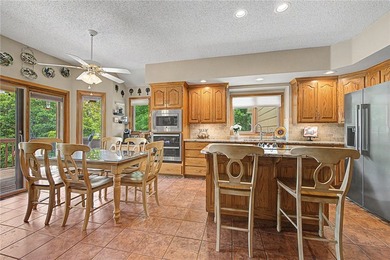 BOAT SLIP w/lift conveys at end of cul-de-sac. Remodeled luxury - photo 4