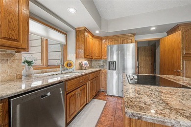 BOAT SLIP w/lift conveys at end of cul-de-sac. Remodeled luxury - photo 5