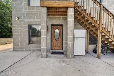 Some homes are built to blend in -- others are meant to stand - photo 4