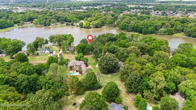 Lakefront on 1.21 Acres - 5 Private Suites - Private Dock - - photo 7