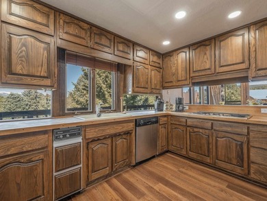 Embrace the ultimate mountain lifestyle in this exceptional home - photo 11