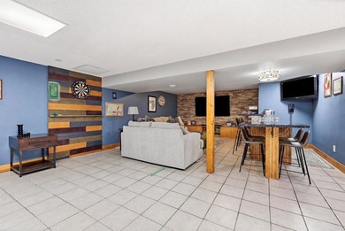Backing up directly to the beautiful Lacoma Golf Course, Red - photo 34