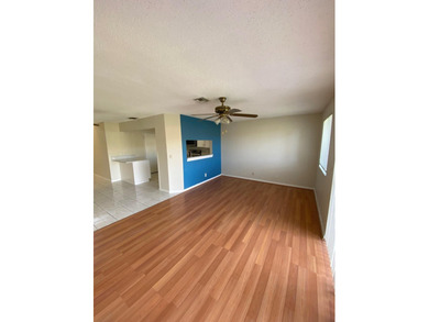 PRIME LOCATION IN A GATED COMMUNITY! THIS BEAUTIFUL TOWNHOME - photo 6