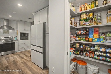 Here is another chance to grab this beautiful home!! Ready to - photo 10