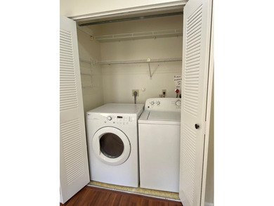 PRIME LOCATION IN A GATED COMMUNITY! THIS BEAUTIFUL TOWNHOME - photo 10