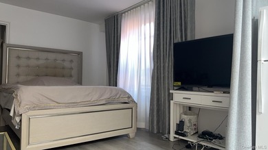 Fully renovated, move-in ready studio in a well-maintained