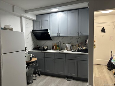 Fully renovated, move-in ready studio in a well-maintained