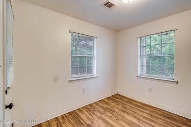 Investment opportunity on a quiet cul-de-sac-perfect for buyers - photo 9