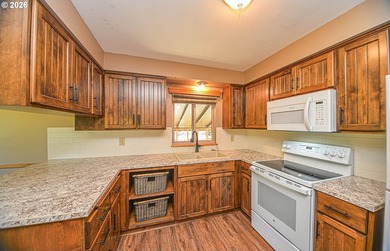 Everything your looking for is here! Private setting with - photo 10