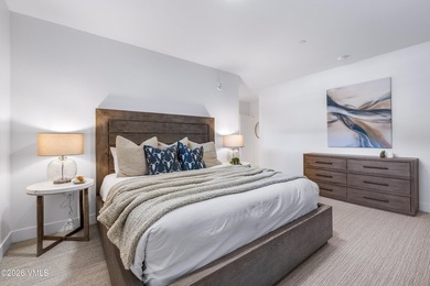 This exceptionally rare single-level residence offers 5 bedrooms - photo 15
