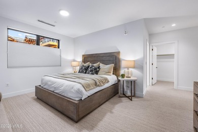 This exceptionally rare single-level residence offers 5 bedrooms - photo 16