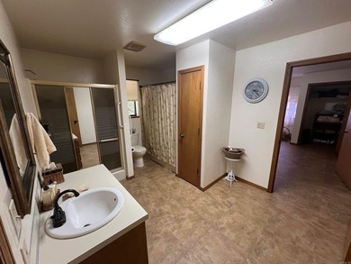 This cozy bungalow, with 1 bedroom and 1 bathroom, has a perfect - photo 17