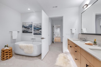 This exceptionally rare single-level residence offers 5 bedrooms - photo 17