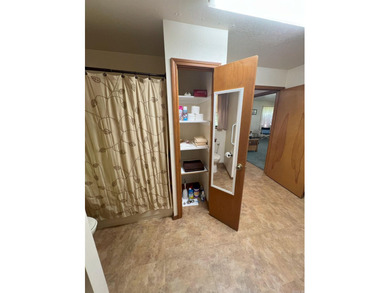 This cozy bungalow, with 1 bedroom and 1 bathroom, has a perfect - photo 18