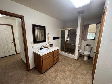 This cozy bungalow, with 1 bedroom and 1 bathroom, has a perfect - photo 19
