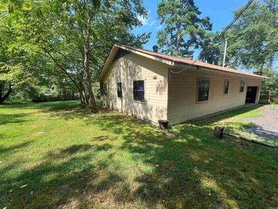 This cozy bungalow, with 1 bedroom and 1 bathroom, has a perfect - photo 25
