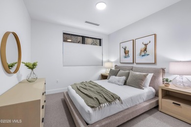 This exceptionally rare single-level residence offers 5 bedrooms - photo 26