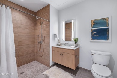 This exceptionally rare single-level residence offers 5 bedrooms - photo 28