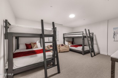 This exceptionally rare single-level residence offers 5 bedrooms - photo 30