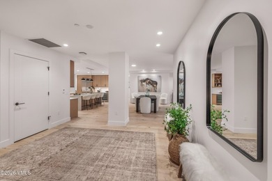This exceptionally rare single-level residence offers 5 bedrooms - photo 32