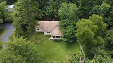 This cozy bungalow, with 1 bedroom and 1 bathroom, has a perfect - photo 33