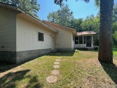 This cozy bungalow, with 1 bedroom and 1 bathroom, has a perfect - photo 35