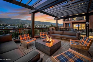 This exceptionally rare single-level residence offers 5 bedrooms - photo 38