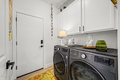 Welcome to your exclusive sanctuary where luxury, comfort, and - photo 41