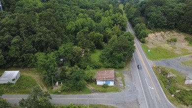 This cozy bungalow, with 1 bedroom and 1 bathroom, has a perfect - photo 43