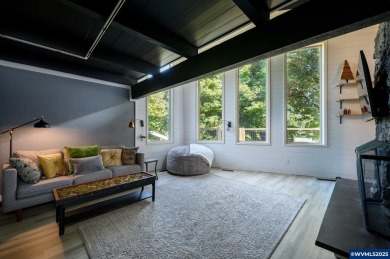 Located on a quiet cul-de-sac in a desirable community, this