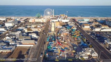 One of a kind Beachside, Ocean Block Strip Center located on the - photo 19