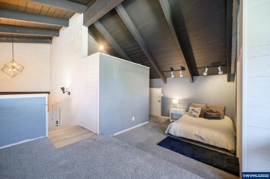 Located on a quiet cul-de-sac in a desirable community, this