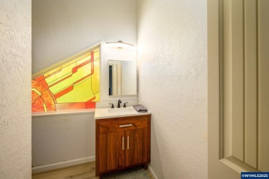 Located on a quiet cul-de-sac in a desirable community, this