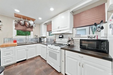 Welcome home to this charming 3-bedroom, 2-bath property - photo 22