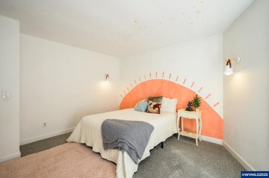 Located on a quiet cul-de-sac in a desirable community, this