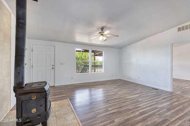 8429 Pinon Drive, Show Low, AZ 85901 - Freshly updated and - photo 3