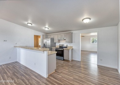 8429 Pinon Drive, Show Low, AZ 85901 - Freshly updated and - photo 4