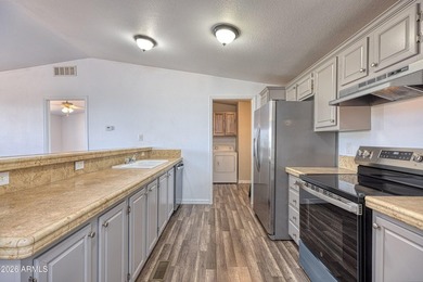 8429 Pinon Drive, Show Low, AZ 85901 - Freshly updated and - photo 5