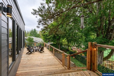 Located on a quiet cul-de-sac in a desirable community, this