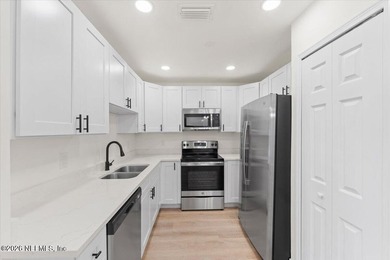 Welcome home to this beautifully updated 3-bedroom, 2-bath gem - photo 6