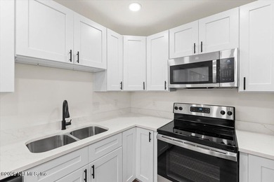 Welcome home to this beautifully updated 3-bedroom, 2-bath gem - photo 7