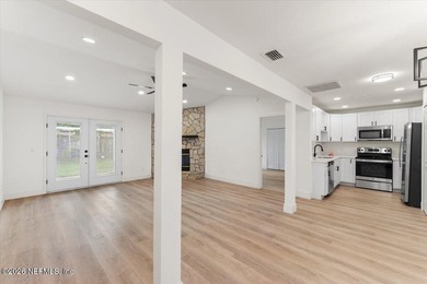 Welcome home to this beautifully updated 3-bedroom, 2-bath gem - photo 8