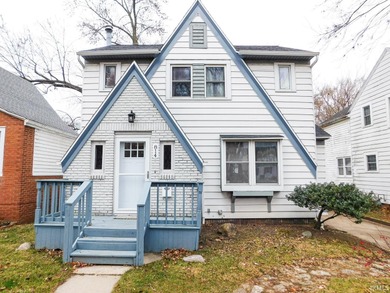 Maumee River  Home Sale Pending in Fort Wayne Indiana