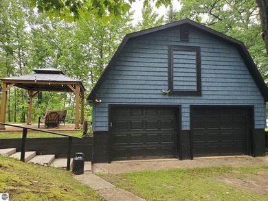 LAKE ST HELEN!! Beautiful 3-bedroom, 2 bath chalet home on two - photo 2